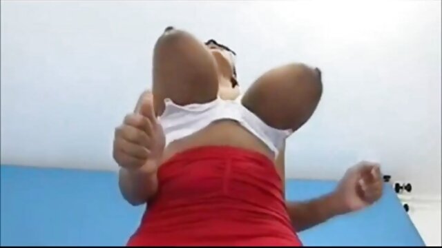 ریتا fucks سکس خانم در با dildo به strapon بزرگ