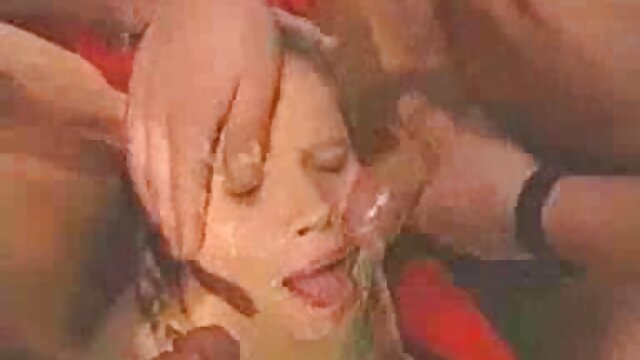 مادر دوست سکس وحشتناک داشتنی بمکد دیک در حالی که سوار dildo به